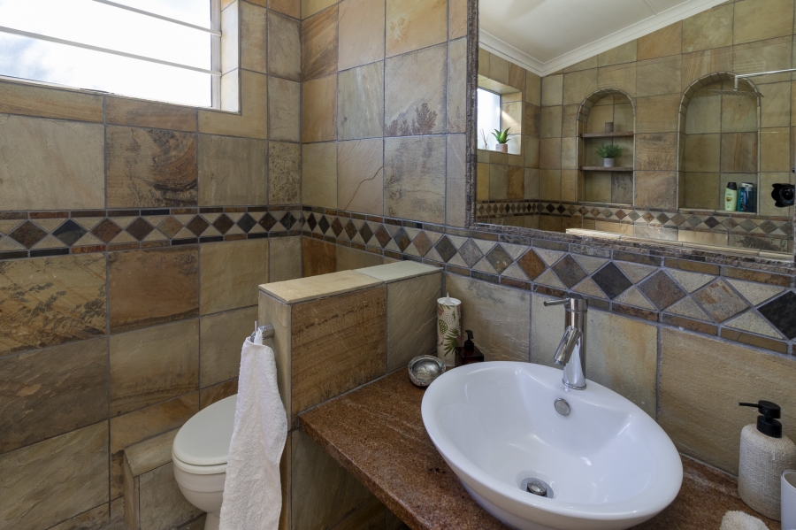 5 Bedroom Property for Sale in West Beach Eastern Cape